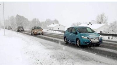 أفضل الطرق لقيادة السيارة الكهربائية في الشتاء