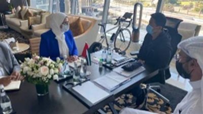وزيرة الصحة تزور مركز التطعيمات للقاحات فيروس كورونا بالإمارات