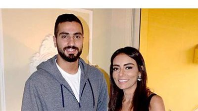 محمد الشرنوبي وسارة الطباخ.. الأزمات عرض مستمر