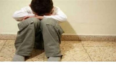 التحقيق في تعذيب طفل على يد والديه بالهرم.. والضحية: أجبروني على شرب المخدرات