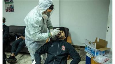 الأهلي يجري 