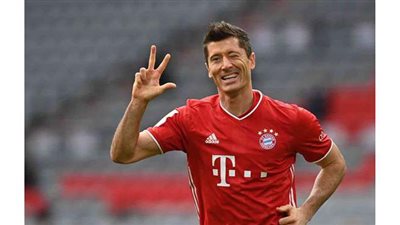 ليفاندوفسكي يفوز بجائزة أفضل لاعب في العالم 2020 ويتفوق على ميسي ورونالدو