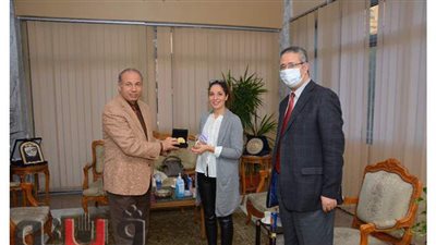 الملحق الثقافي الفرنسي بالقاهرة يزور كلية الحقوق جامعة المنصورة