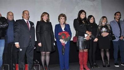 نشرة أخبار الفن وأبرزها: لفتة إنسانية لـ تامر حسني في حفله بدبي.. والنجوم في العرض الخاص لفيلم 