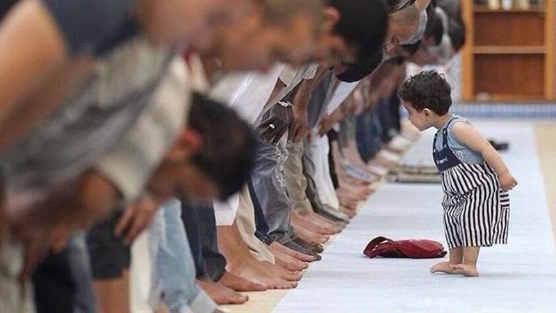 حكم اصطحاب الأطفال