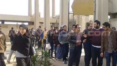 بالصور.. الرجال يتصدرون المشهد في ثامن أيام معرض القاهرة للكتاب