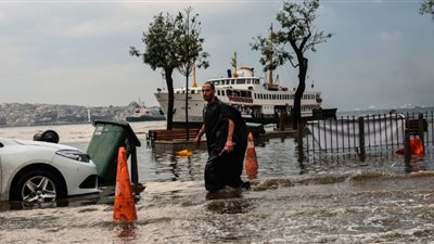 مصرع 5 أشخاص وفقد آخرين في فيضانات بتركيا