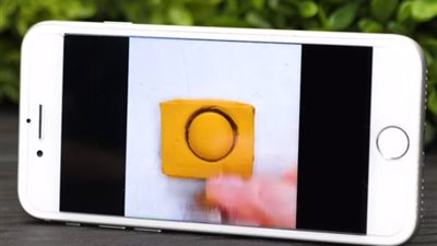 7 حيل غريبة لاستخدام حافظة الهواتف (فيديو)