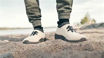 أحذية رياضية مضادة للمياه مصنوعة من القهوة المعاد تدويرها