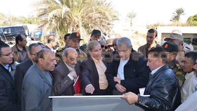 بالصور.. إبراهيم محلب يتفقد مشروع سحارة ترعة سرابيوم بالإسماعيلية
