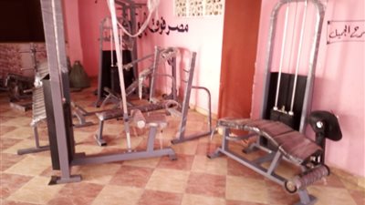 وزارة الشباب والرياضة ترسل صالة جيم لمركز شباب كفر طهرمس (صور)