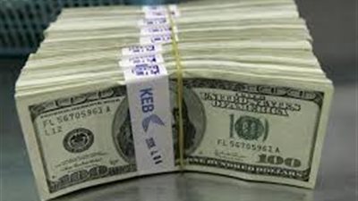 الدولار يتراجع بشدة بسبب تعليقات المركزي الأمريكي