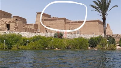 إنشاء سور حديدي أعلى معبد فيلة بأسوان يثير استياء الغيورين على الآثار
