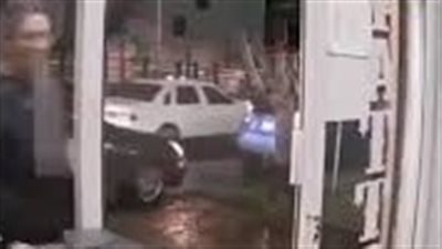 نهاية مؤلمة لشاب لحظة دخوله المتجر (فيديو)