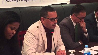 «فتنة القذافي» تفسد ثامن أيام معرض الكتاب.. اشتباكات بالقاعة الرئيسية بين مؤيدي ومعارضي «معمر».. محاولات للاعتداء على وزير خارجية ليبيا الأسبق.. والشرطة تحتجز 5 وتخلي أرض المعارض