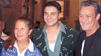 6 صور نادرة لفاروق الفيشاوي تجمعه بزوجاته وأبنائه