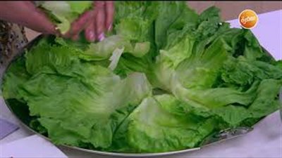 طريقة عمل سلطة الطماطم المحشية بالفاصوليا الخضراء والتونة (فيديو)