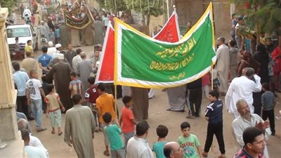 زفة بالطبول والأباريق تطوف شوارع زفتى بالغربية (صور)