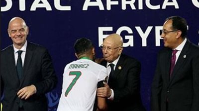 أول رد من رياض محرز على واقعة تجاهل مصافحة رئيس الوزراء في أمم أفريقيا 2019