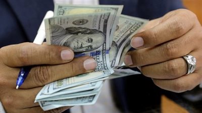 خبير اقتصادي: انخفاض أسعار 6 سلع إستراتيجية.. وتراجع الدولار الفترة المقبلة
