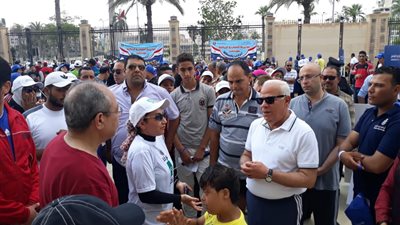 محافظ بورسعيد يشارك 1000 شاب في ماراثون «صحتنا في أسلوب حياتنا» (صور)