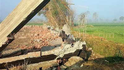 بالصور.. إزالة عقارات مخالفة وتعديات على الأراضي الزراعية بالفيوم