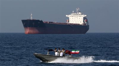 دبلوماسيون روس يزورون طاقم ناقلة النفط البريطانية المحتجزة في إيران