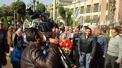 بالصور.. طلاب وعمال جامعة القاهرة يشاركون في يوم الخدمة العامة