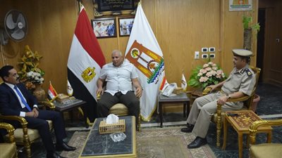 محافظ الوادى الجديد يلتقي اللواء طارق لطفى مدير الأمن الجديد