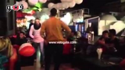 بالفيديو.. طالب يرقص فى شرم الشيخ لتنشيط السياحة