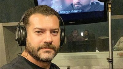 عمرو يوسف ينشر صورة من كواليس فيلم «ولاد رزق»