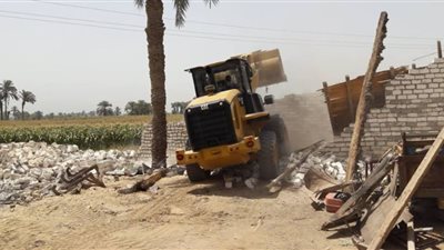 إزالة التعديات على٤٥ فدانا من أراضي أملاك الدولة في قنا