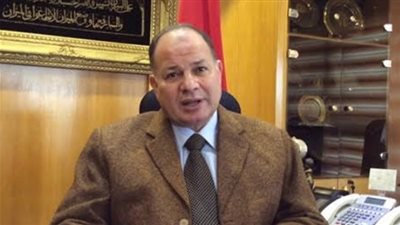 محافظ الفيوم يبحث التسهيل على المواطنين مع منفذي قانون