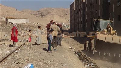 تشكيل لجنة هندسية لتحديد مدى سلامة العمارات السكنية بـ«درنكة»