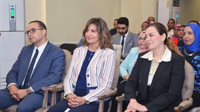 طبيب: الوجبات السريعة والضغط النفسي أهم أسباب الإصابة بمرض السكر