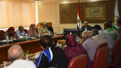 محافظ مطروح يلتقي أصحاب تظلمات تقنين أراضي وضع اليد