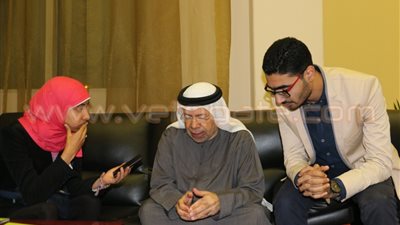 بالصور.. «فيتو» ترافق رئيس اتحاد الأدباء العرب بـ«معرض الكتاب»