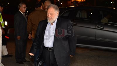 نجوم الفن والإعلام في عزاء فاروق الفيشاوي (فيديو وصور)