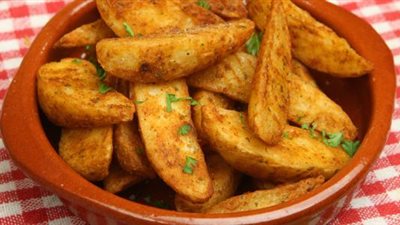 طريقة تحضير بطاطس ويدجز بالميكروويف