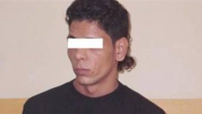 مسجل خطر يستولي على بطاقات صرف مسنين بزعم مساعدتهم في صرف مرتباتهم