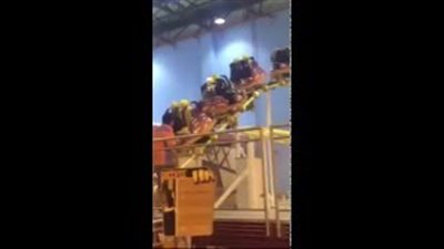 بالفيديو.. لحظة سقوط فتاة من أعلى لعبة ملاهي بالسعودية