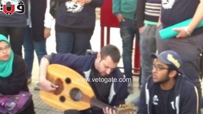 بالفيديو.. فقرات موسيقية شبابية بمعرض الكتاب تجذب الزوار