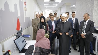 الإمام الأكبر: مرصد الأزهر حائط صد حقيقي للأفكار المتطرفة (صور)