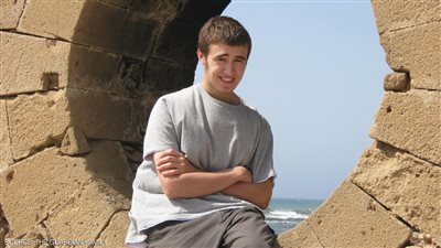 اعتقال والدي مقاتل داعشي بريطاني لمحاولتهما تزويده بالمال