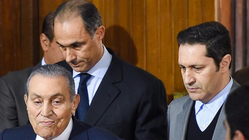 مبارك ونجليه علاء