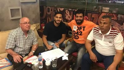 عمر صلاح يوقع لسموحة ٣ مواسم