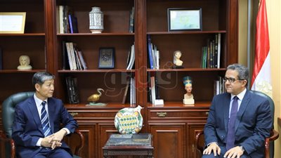 وزير الآثار يستقبل السفير لياو ليتشانج لبحث إنشاء معهد صيني بالأقصر