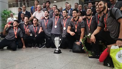 نشرة الأخبار: استقبال منتخب شباب اليد بالطبل البلدي والمزمار في مطار القاهرة