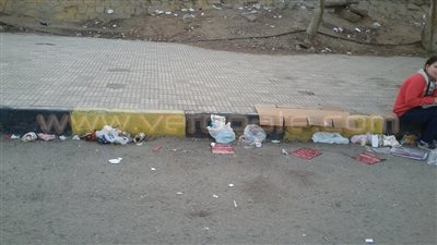 بالصور.. القمامة تنتشر في شوارع معرض الكتاب