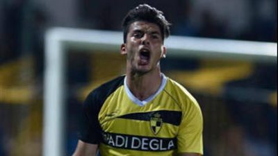 زيزو مهدد بالايقاف 4 مباريات بعد طرده في قمة الأهلي والزمالك